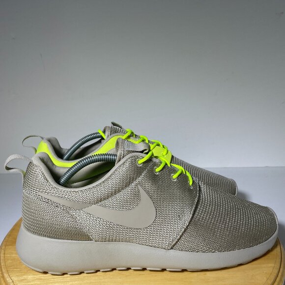 2013 Nike Mens 9.5  Roshe Run Rosherun Stone Tan Beige Volt Neon 511881-070 - Picture 1 of 7